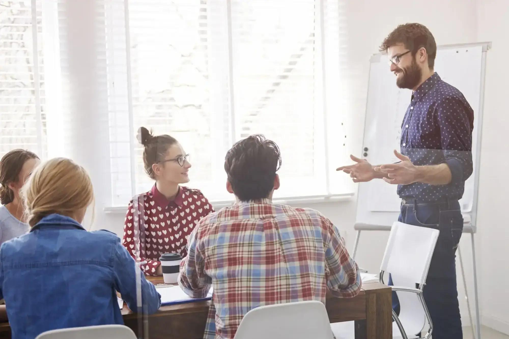 Imagen ilustrativa de capacitaciones en seguridad laboral y primeros auxilios