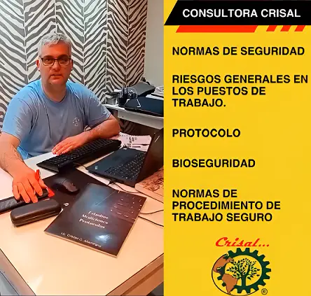 Foto del Lic. Altamirano Cristian en un escritorio